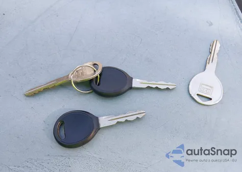 1999 Plymouth Voyager z USA, uszkodzony, nr VIN 2P4GP25GXXR159843